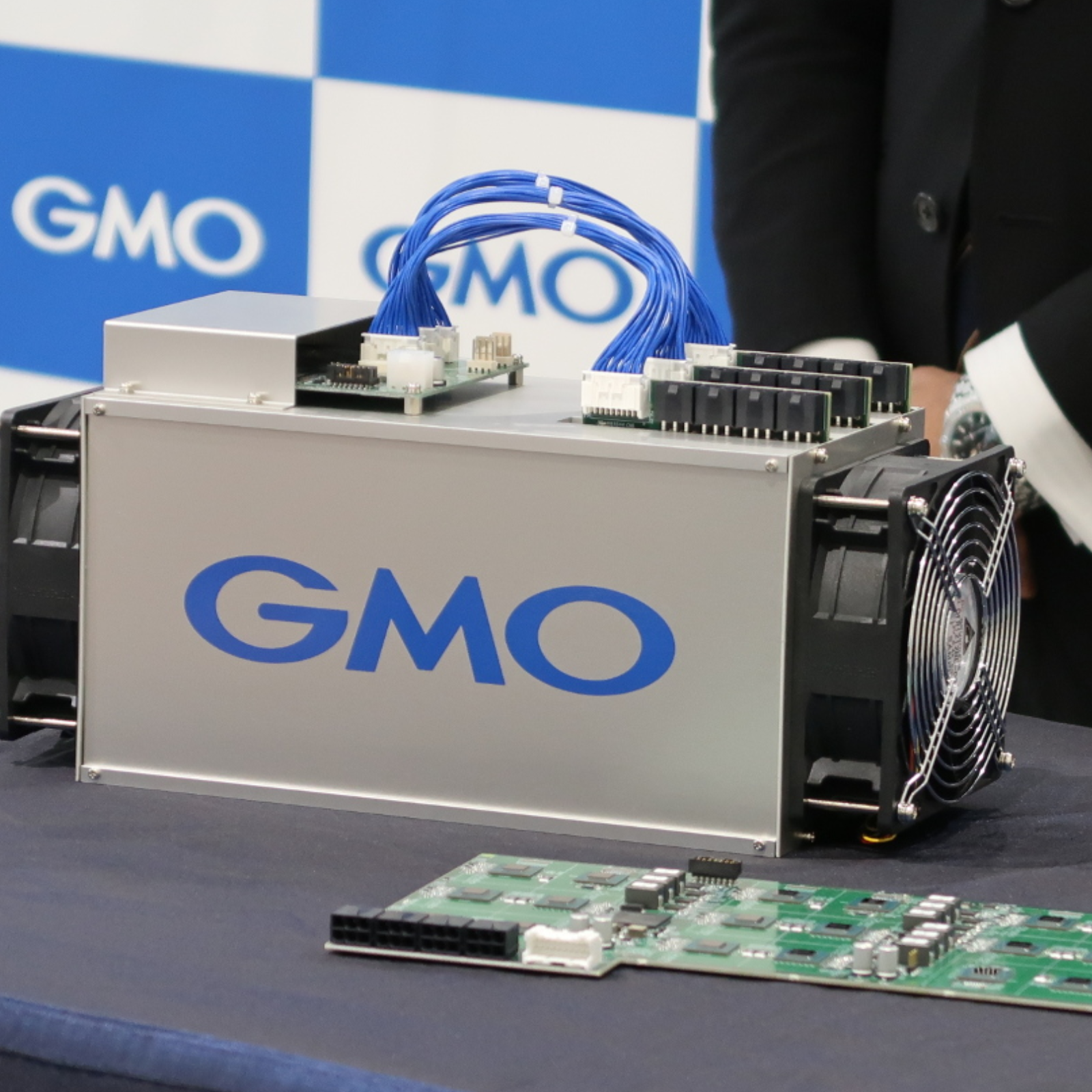 Japan's GMO Unveils Specs and Price of 7nm Bitcoin Mining ...