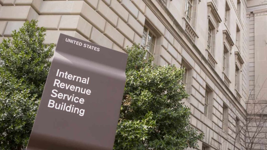 irs-building-‘hundreds’-of-crypto-cases-—-official-says-$7-billion-in-crypto-seized-in-2022